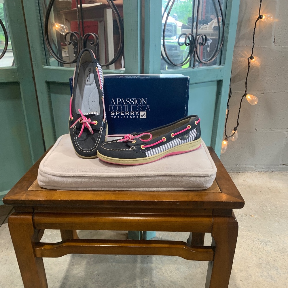 Sperry - Picture 1 of 1